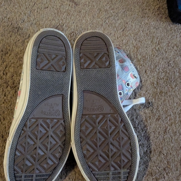 Converse Pink Sneakers Playful Canvas Design - Picture 3 of 10